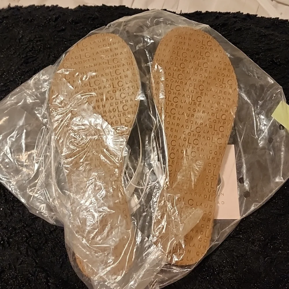 LC Conrad Sandals - Picture 2 of 3
